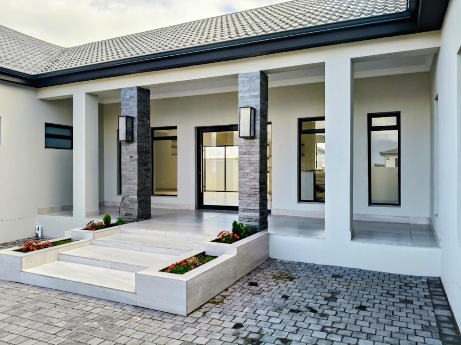 4 Bedroom Property for Sale in Fountains Estate Eastern Cape